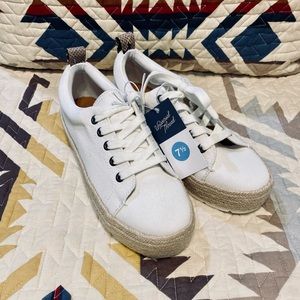 NWT Universal Threads Espadrille Sneakers